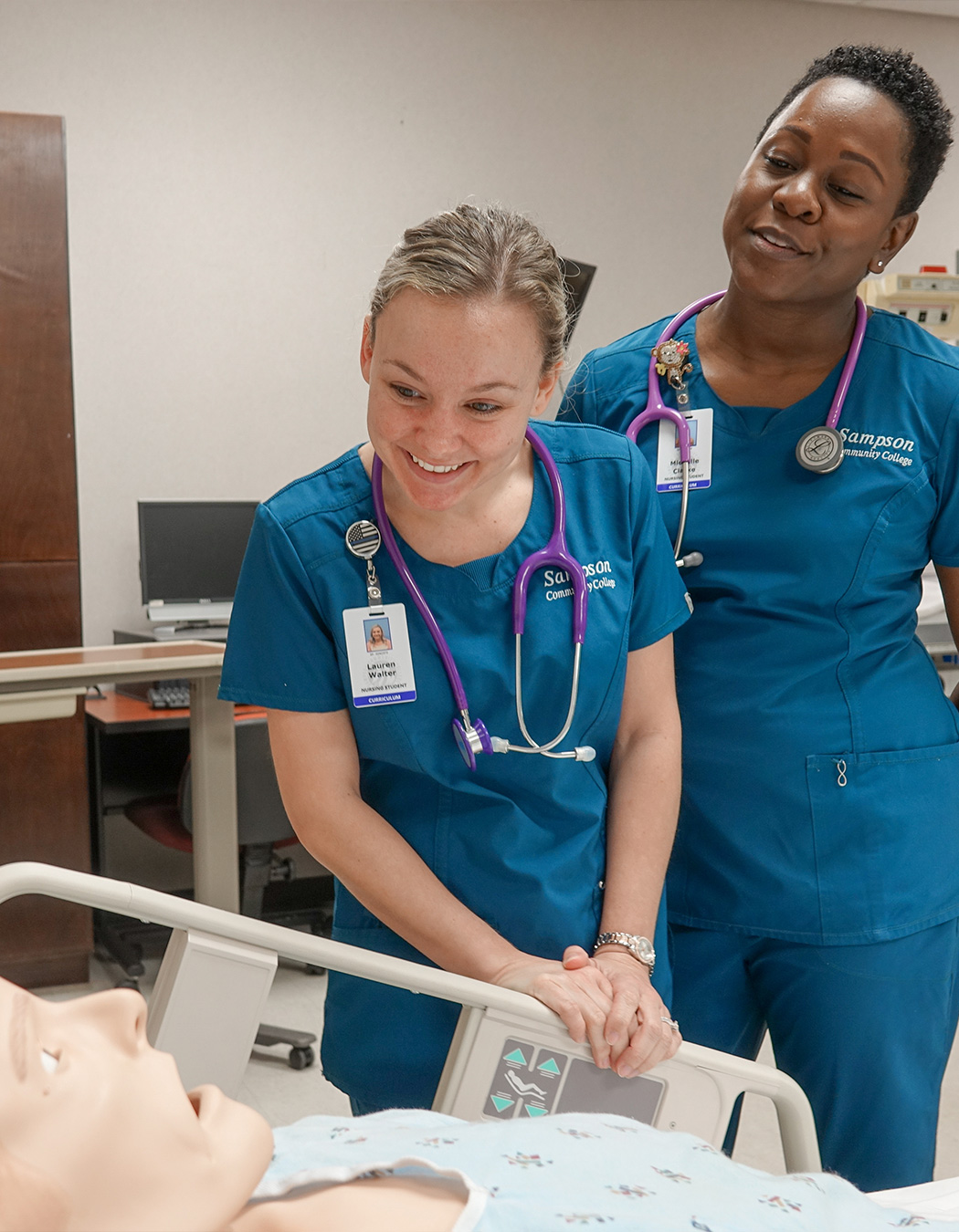 LPN students working with a mannequin