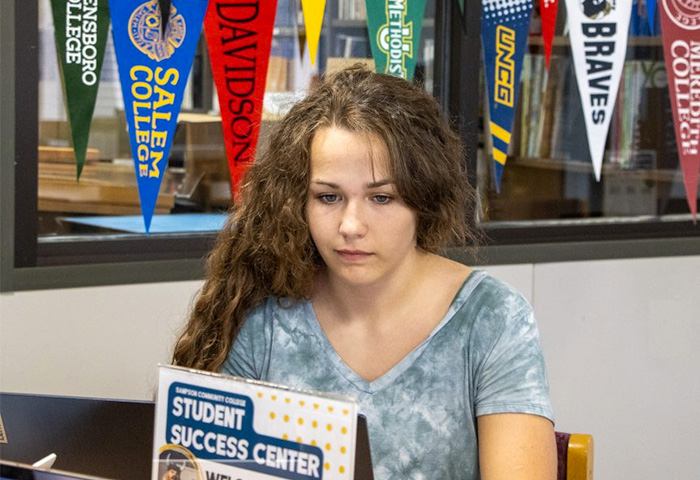Student at the Student Success Center exploring 4-year college transfer options
